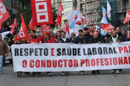 Los conductores de autobuses se manifiestan en A Coruña para exigir un convenio digno