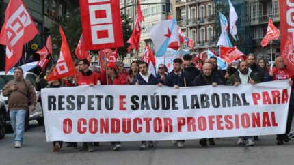 Los conductores de autobuses se manifiestan en A Coruña para exigir un convenio digno