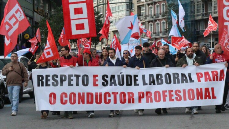 Los conductores de autobuses se manifiestan en A Coruña para exigir un convenio digno