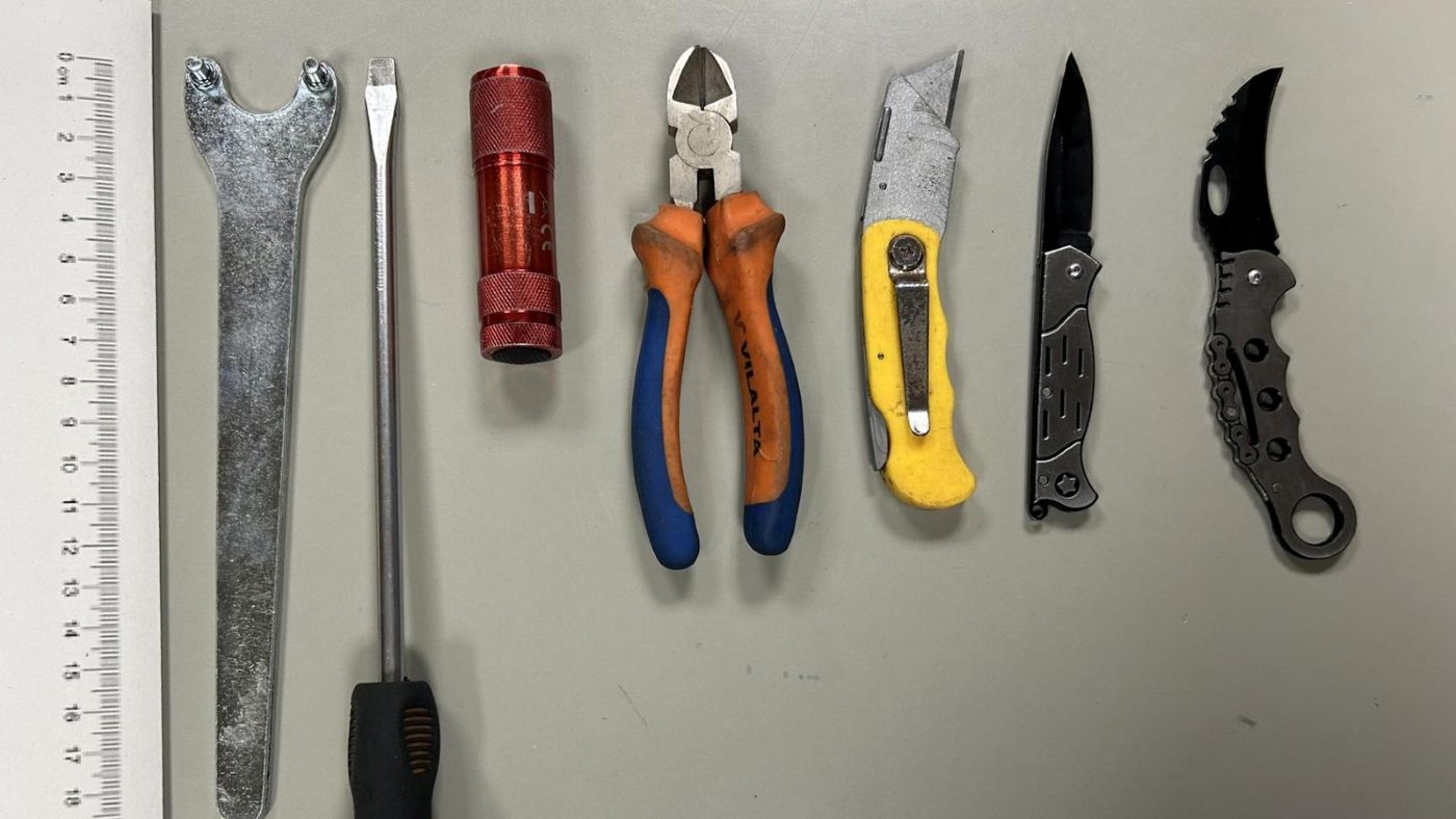 Detenidos por intentar robar mercancía de 3 camiones en la AP-7, en Girona. Foto: Mossos d'Esquadra Detenidos por intentar robar mercancía de 3 camiones en la AP-7, en Girona