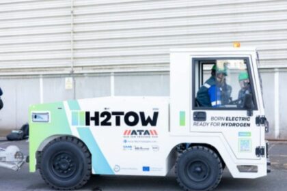 El Puerto de Bilbao acoge la prueba piloto del tractor de remolque de hidrógeno H2TOW