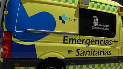 Imagen de una ambulancia de Castilla y León