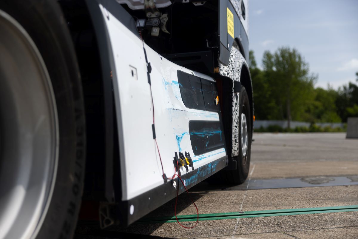 MERCEDESBENZeActros600SEGURIAD4