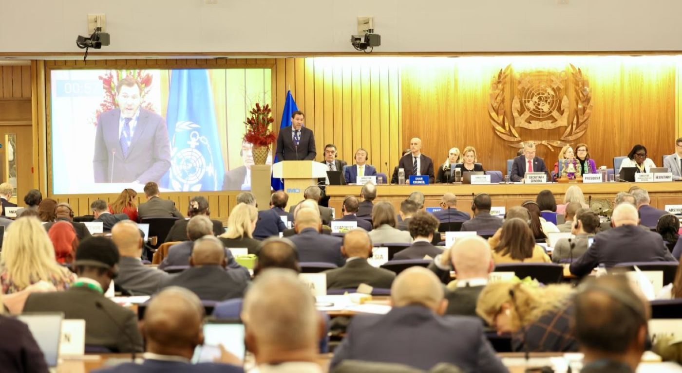 Óscar Puente reafirma el compromiso de España con la transición energética y la seguridad marítima