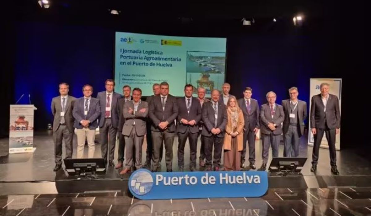 Más de un centenar de participantes en la I Jornada Logística Portuaria Agroalimentaria del Puerto de Huelva. Foto: Puerto de Huelva Más de un centenar de participantes en la I Jornada Logística Portuaria Agroalimentaria del Puerto de Huelva