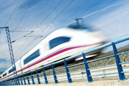 Transportes adjudica por 1.685 millones el suministro de energía eléctrica verde para el ferrocarril. Foto de archivo