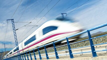 Transportes adjudica por 1.685 millones el suministro de energía eléctrica verde para el ferrocarril. Foto de archivo