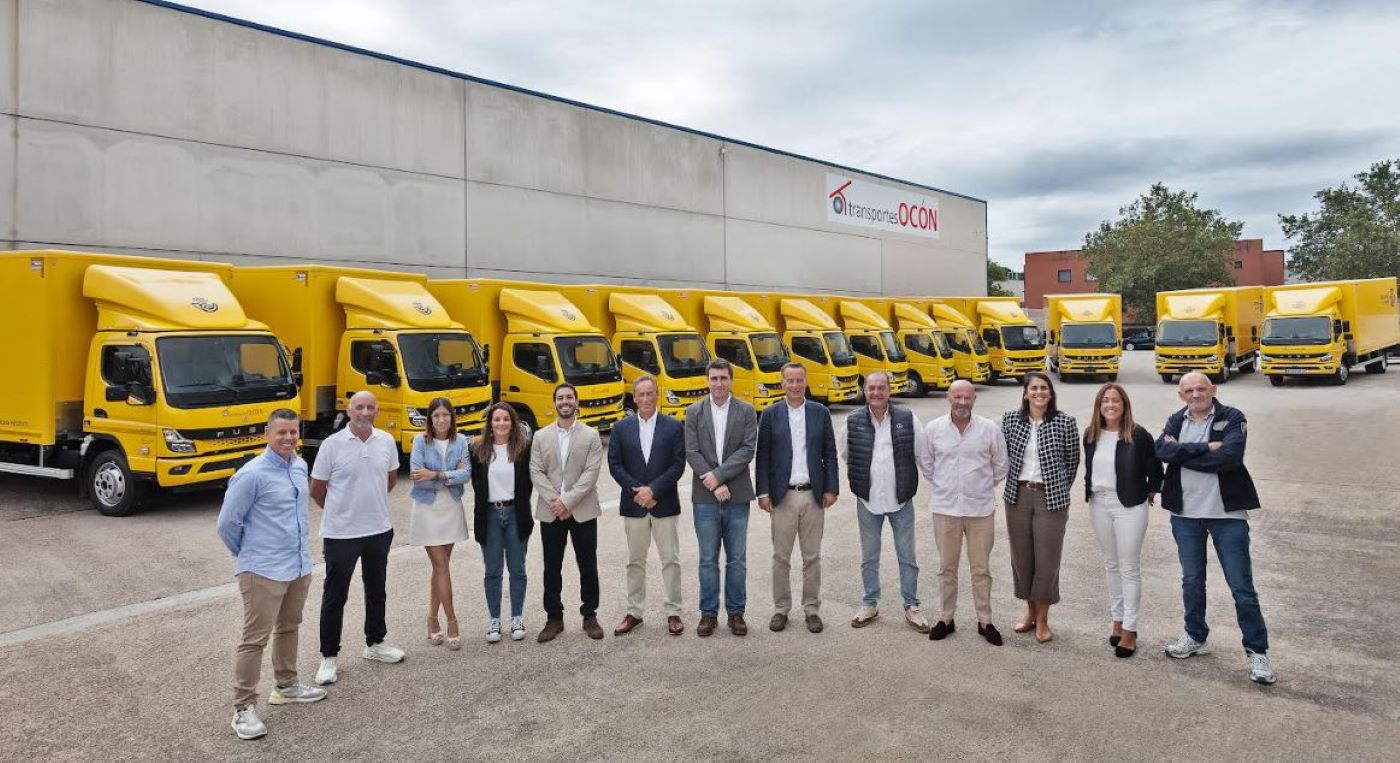 Transportes Ocón renueva su flota de reparto con 15 camiones eléctricos FUSO eCanter. Foto: Daimler Truck España, S.L.U. Transportes Ocón renueva su flota de reparto con 15 camiones eléctricos FUSO eCanter