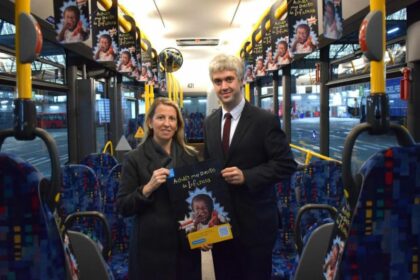 La Compañía de Tranvías y UNICEF promueven la solidaridad en A Coruña