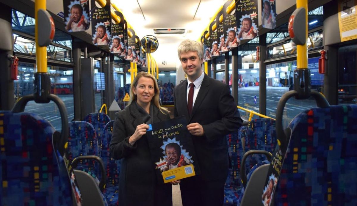 La Compañía de Tranvías y UNICEF promueven la solidaridad en A Coruña. Foto: OCTO La Compañía de Tranvías y UNICEF promueven la solidaridad en A Coruña