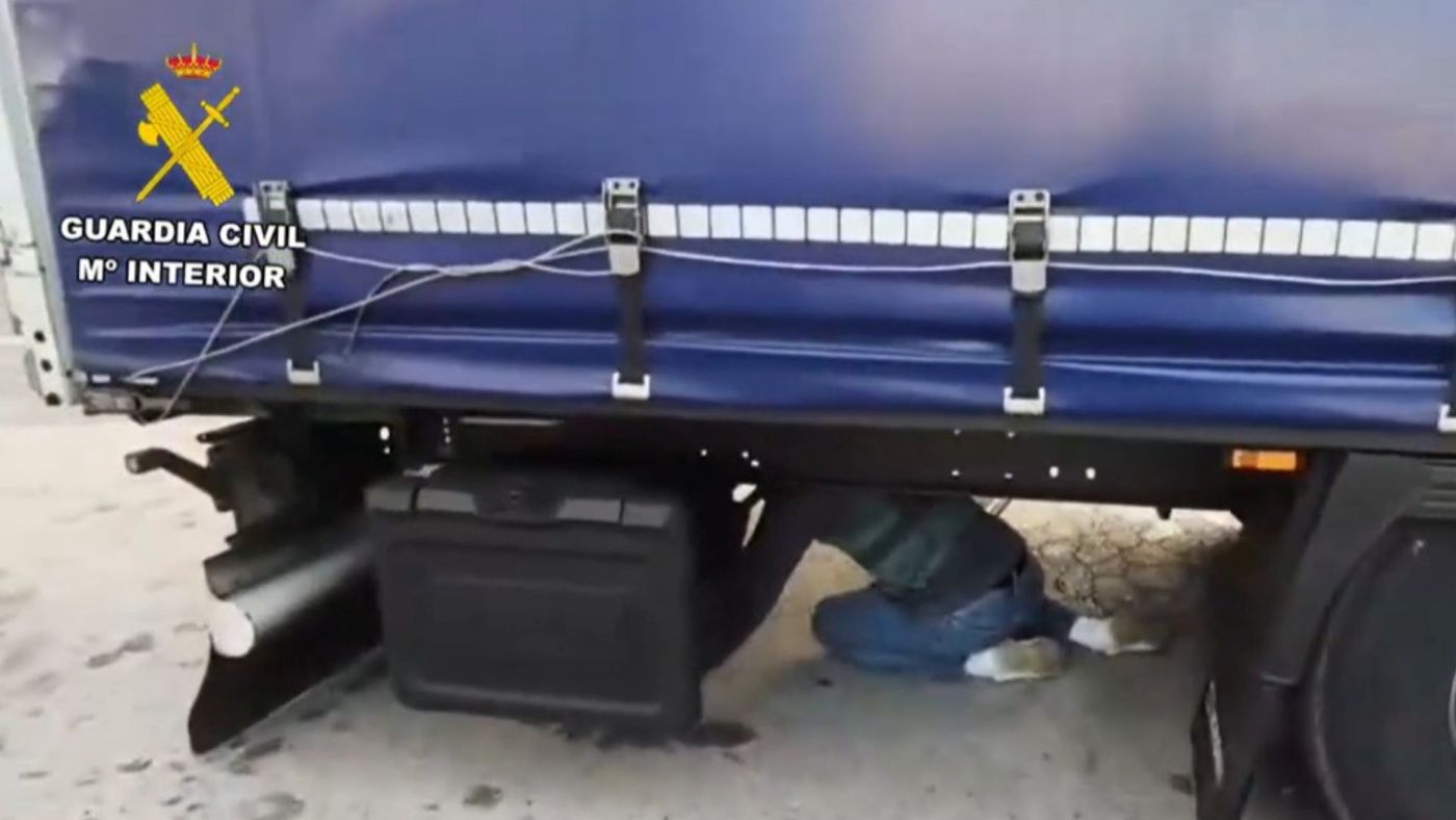 4 detenidos y 2 investigados por el robo de gasoil a camiones en Fraga. Foto: Guardia Civil 4 detenidos y 2 investigados por el robo de gasoil a camiones en Fraga