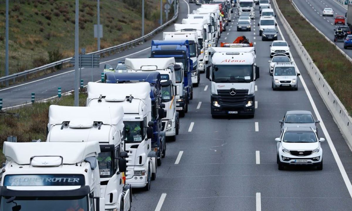 Las movilizaciones de ganaderos y agricultores franceses paralizan la frontera y causan grandes pérdidas en el transporte