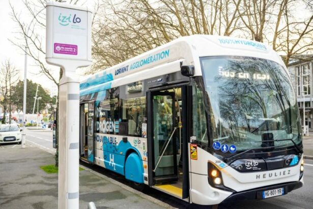 Primera entrega europea del autobús de hidrógeno GX 337 H2 LINIUM de IVECO BUS en Lorient