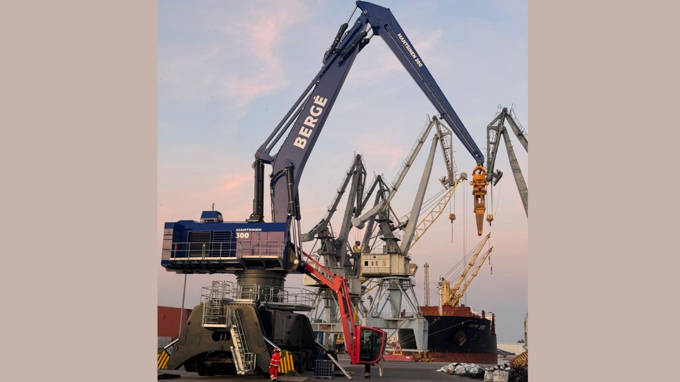 BERGÉ incorpora una nueva grúa Mantsinen 300 en el Puerto de Sagunto