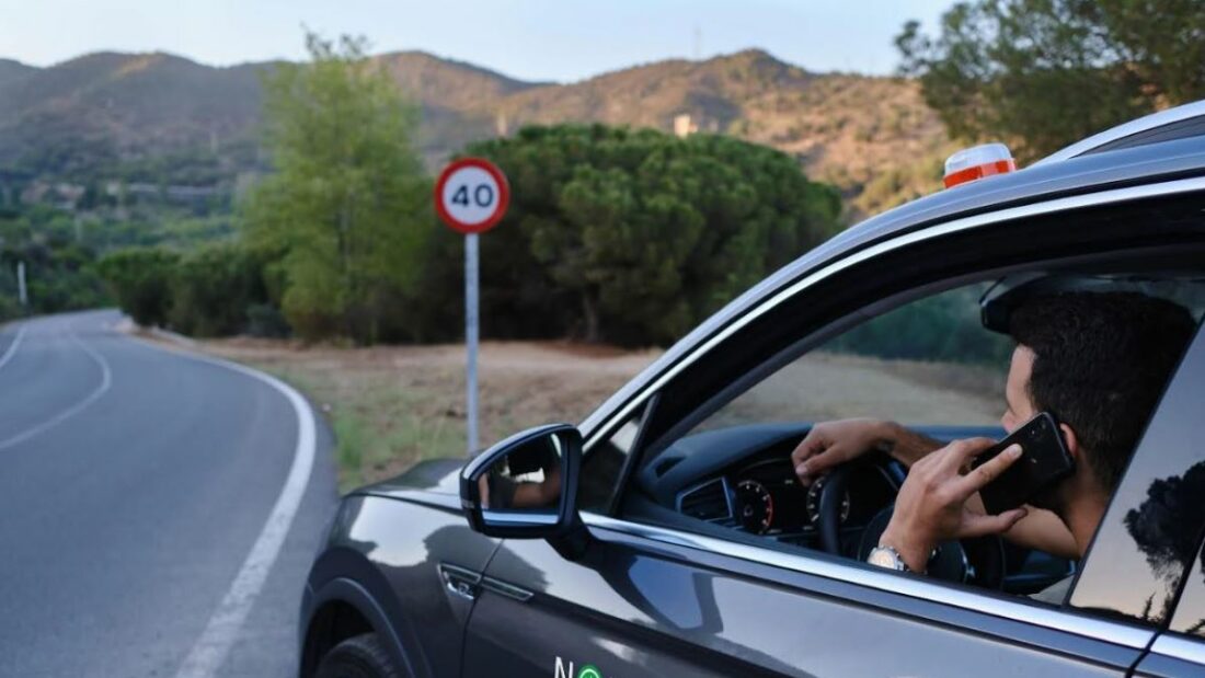 Guía práctica para conductores sobre las luces conectadas V-16. Foto: Northgate Guía práctica para conductores sobre las luces conectadas V-16