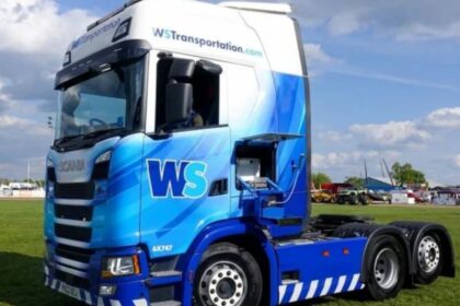 Un empresa de transportes del Reino Unido instala una ducha en el camión