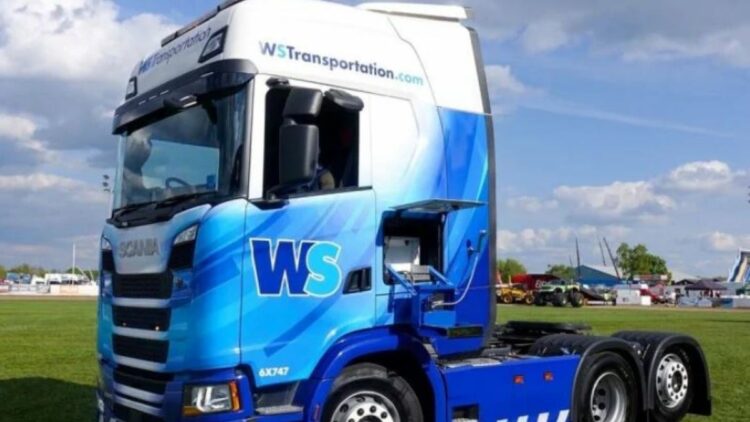 Un empresa de transportes del Reino Unido instala una ducha en el camión