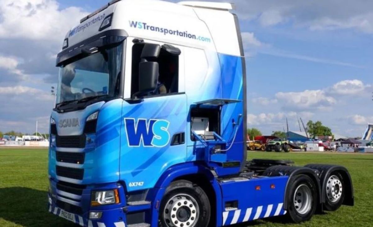 Un empresa de transportes del Reino Unido instala una ducha en el camión