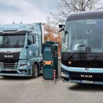 Fotos: MAN Truck & Bus El camión navideño de MAN entrega las dos primeras estaciones de carga.