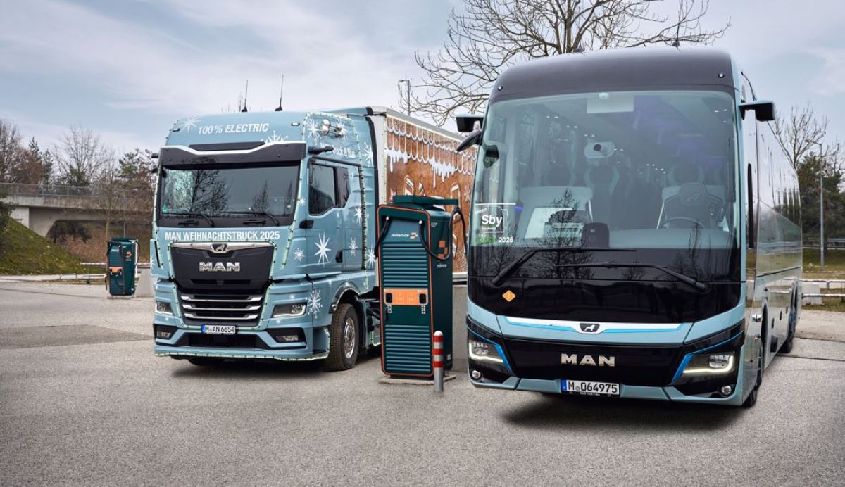 Fotos: MAN Truck & Bus El camión navideño de MAN entrega las dos primeras estaciones de carga.