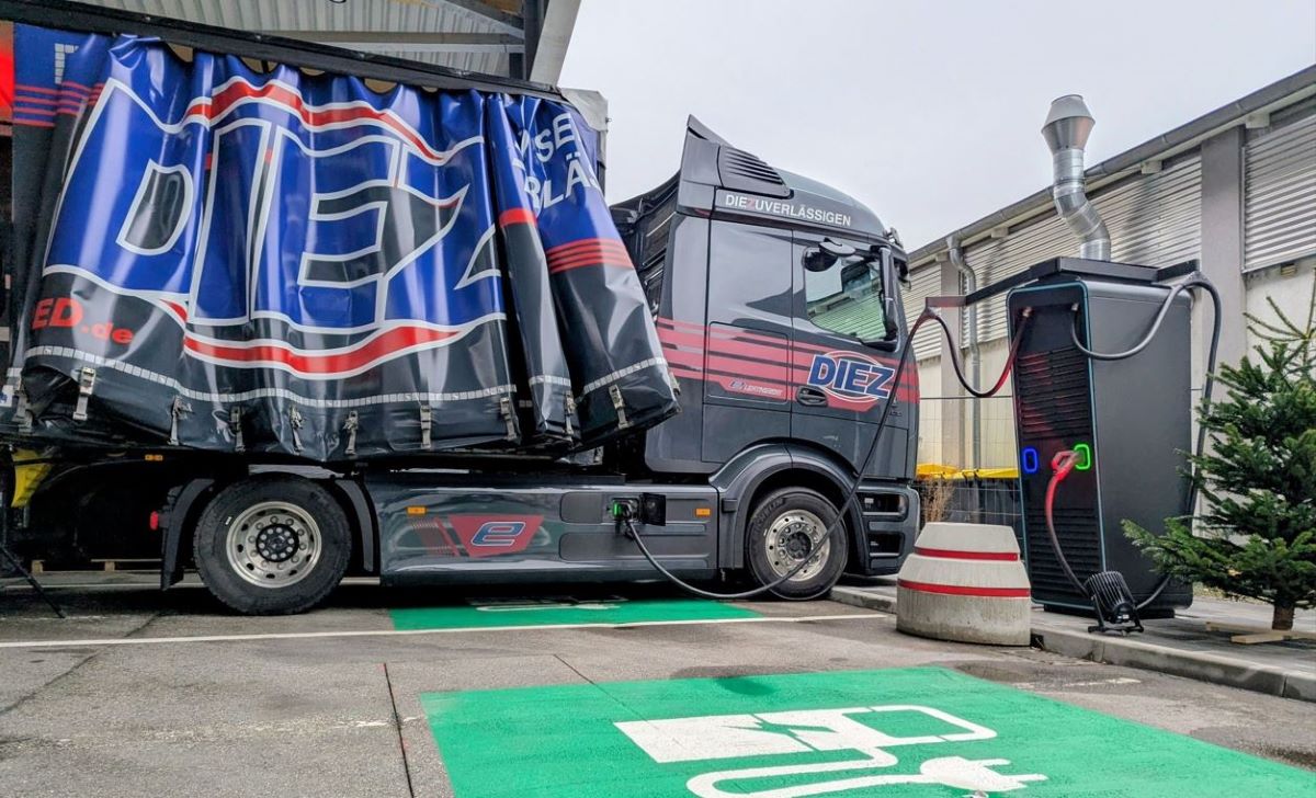 DAIMLERTRUCKCARGACAMIONES1