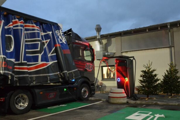 Daimler Truck establece una red de carga semipública para camiones eléctricos