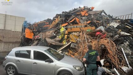 La Guardia Civil desmantela una red de desguaces que falsificaba certificados medioambientales de camiones