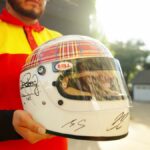 Casco firmado