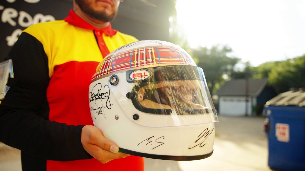 Casco firmado