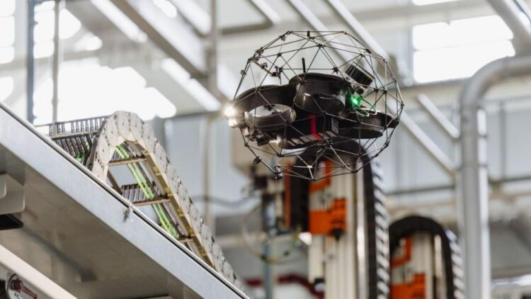 JLR mejora la seguridad y la eficacia de sus fábricas con la inspección con drones.