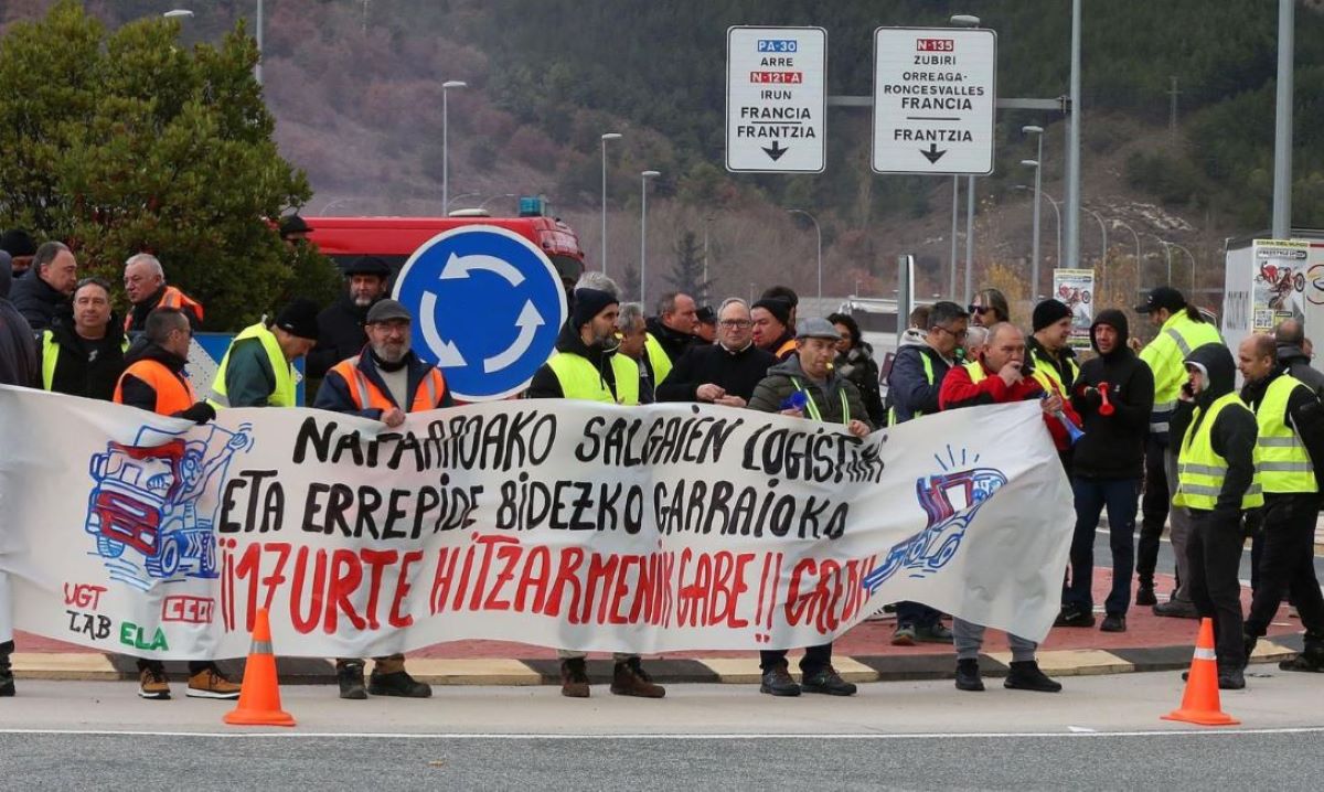 Nuevo día de huelga de camioneros en Navarra por un convenio tras 17 años sin incrementos salariales. Foto: Javier Bergasa Nuevo día de huelga de camioneros en Navarra por un convenio tras 17 años sin incrementos salariales