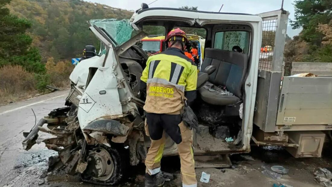 Investigan a un camionero por homicidio imprudente tras un accidente con un fallecido. Foto. Bomberos Diputación de Teruel Investigan a un camionero por homicidio imprudente tras un accidente con un fallecido