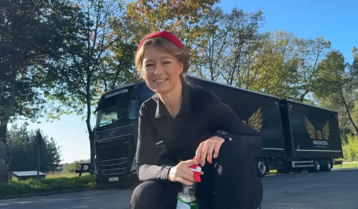 La camionera polaca Iwona Blecharczyk con su camión por España y Holanda. Foto y vídeo; Iwona Blecharczyk La camionera polaca Iwona Blecharczyk con su camión por España y Holanda