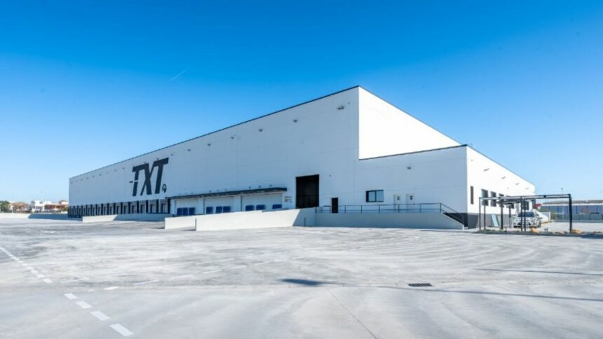 La escasez de suelo frena el impulso logístico en España, según Accolade