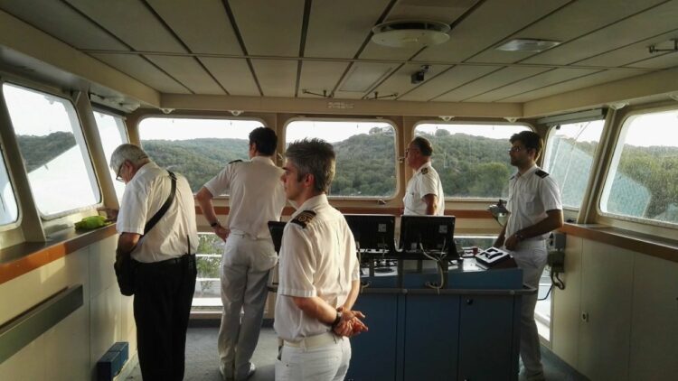 Los marinos mercantes, excluidos del I Congreso Nacional del Sector Portuario.