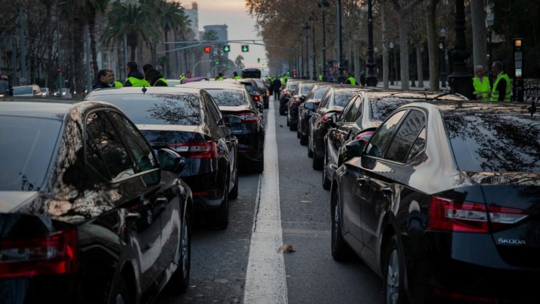 Miles de usuarios piden frenar la nueva ley que amenaza con eliminar las VTC en Cataluña