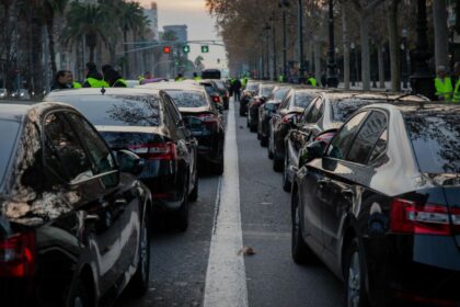 Miles de usuarios piden frenar la nueva ley que amenaza con eliminar las VTC en Cataluña