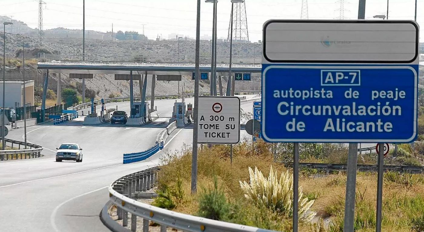El Consejo de Ministros aprueba la liberalización del peaje de la AP-7 en la circunvalación de Alicante. Foto de archivo El Consejo de Ministros aprueba la liberalización del peaje de la AP-7 en la circunvalación de Alicante