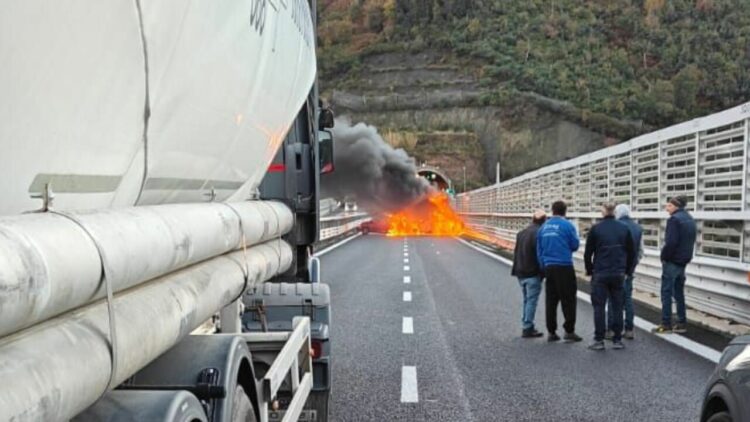 Roban 2 millones de euros en el asalto a un furgón blindado en una autopista de Italia