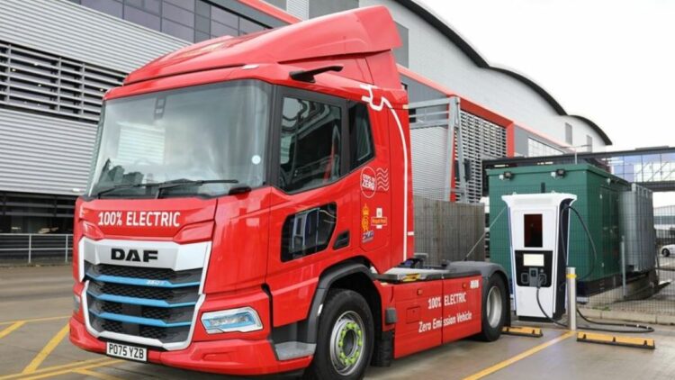 Royal Mail incorpora a su flota 8 camiones eléctricos DAF