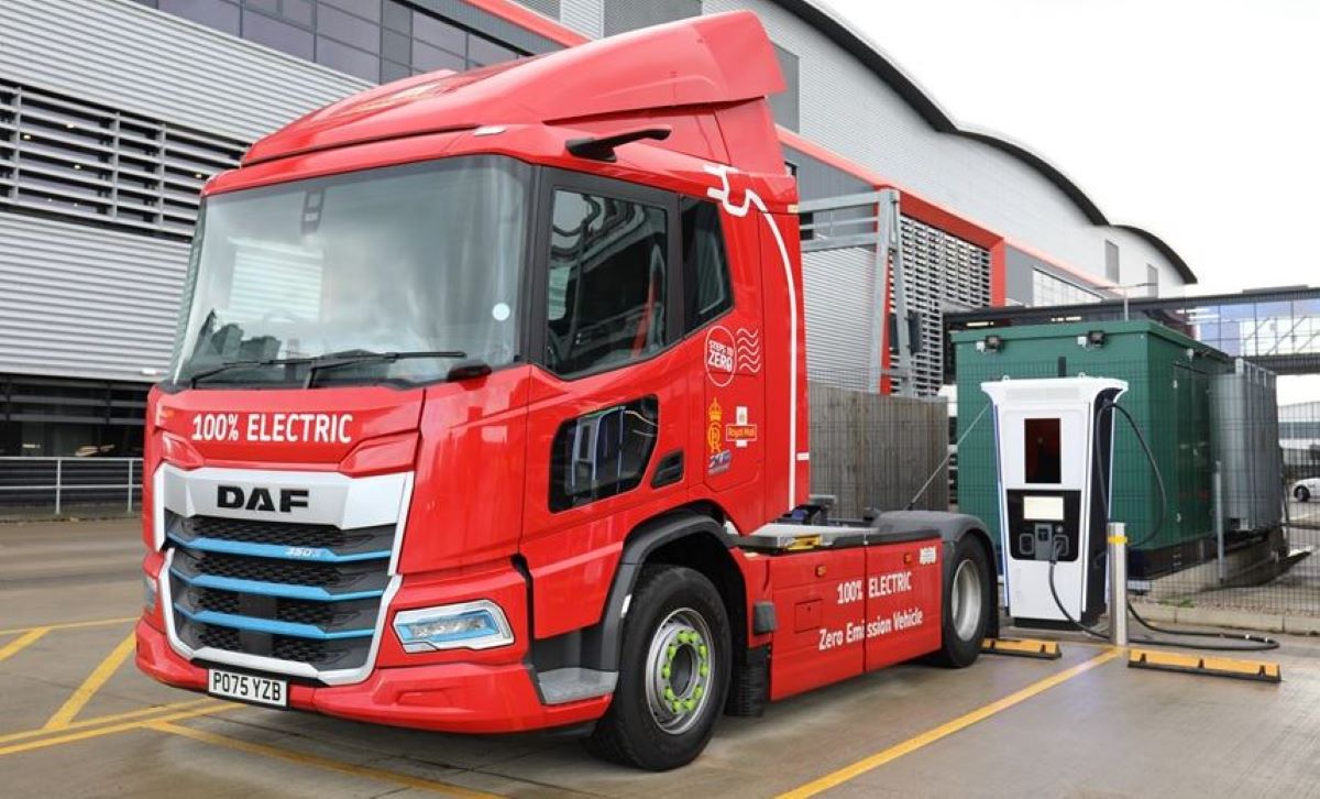 Royal Mail incorpora a su flota 8 camiones eléctricos DAF