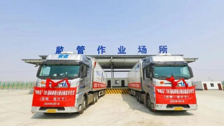 Uniendo el mundo con el transporte por carretera respaldado por el TIR