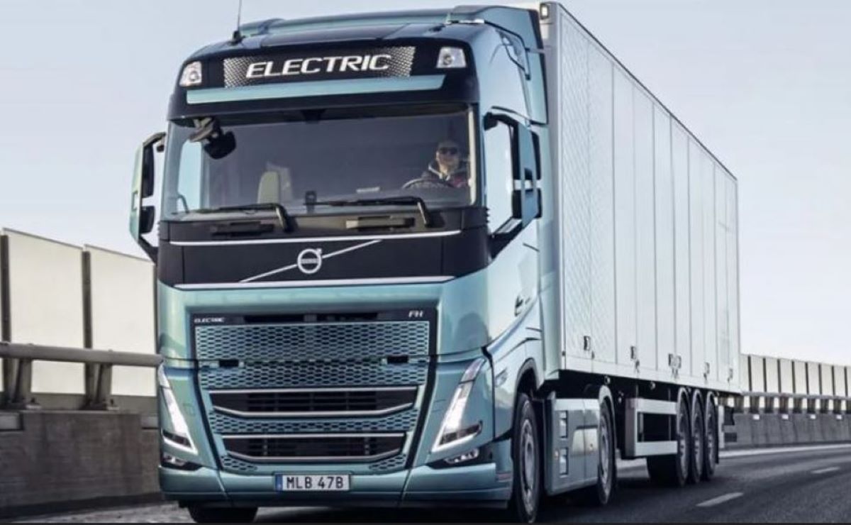 Transportes valora subvenciones a empresas para la renovación de flotas con camiones cero emisiones