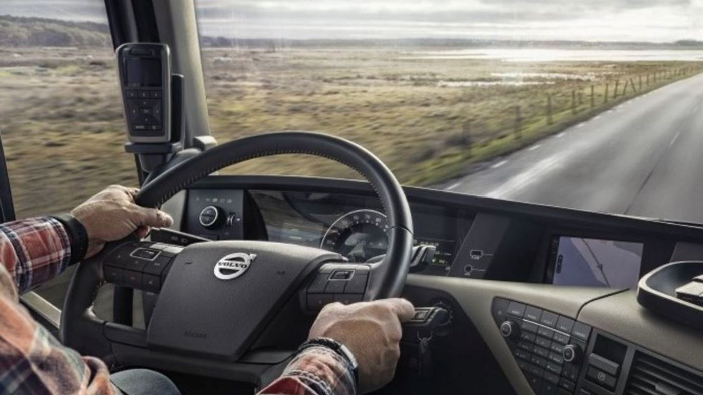 Los héroes invisibles de la carretera que nadie agradece: Los camioneros