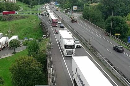 Los bloqueos de los ganaderos franceses dañarán gravemente las exportaciones navideñas españolas