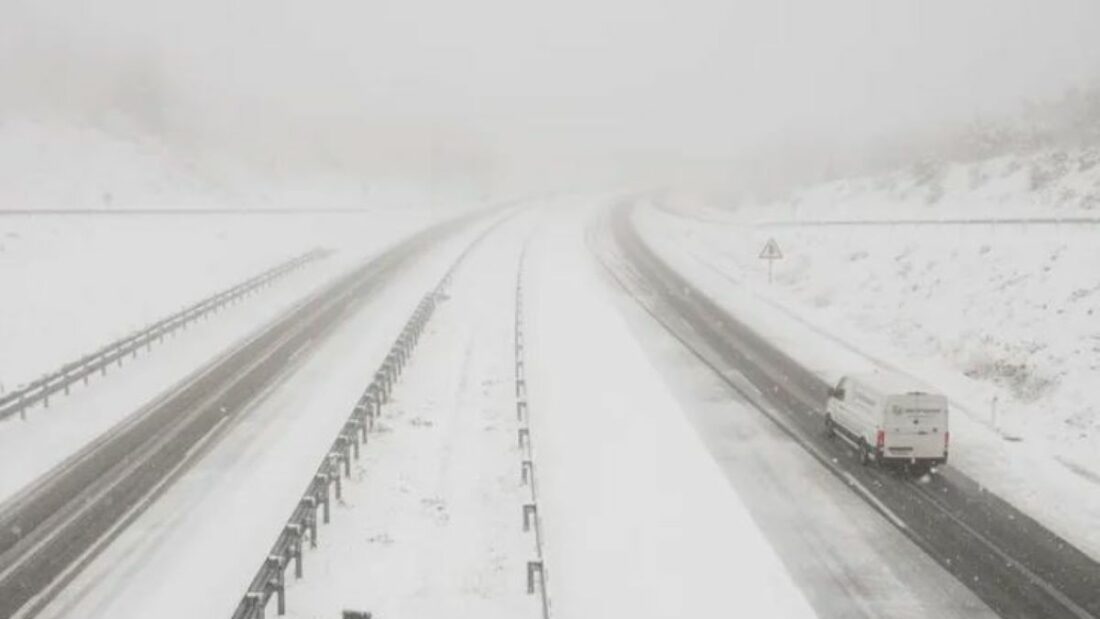 Cortada la A-52 en Zamora en dirección a Galicia por la nieve