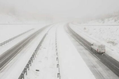 Cortada la A-52 en Zamora en dirección a Galicia por la nieve