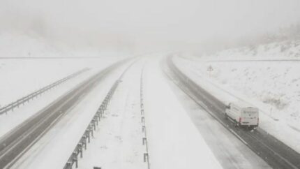 Cortada la A-52 en Zamora en dirección a Galicia por la nieve