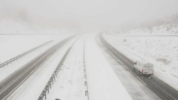 Cortada la A-52 en Zamora en dirección a Galicia por la nieve