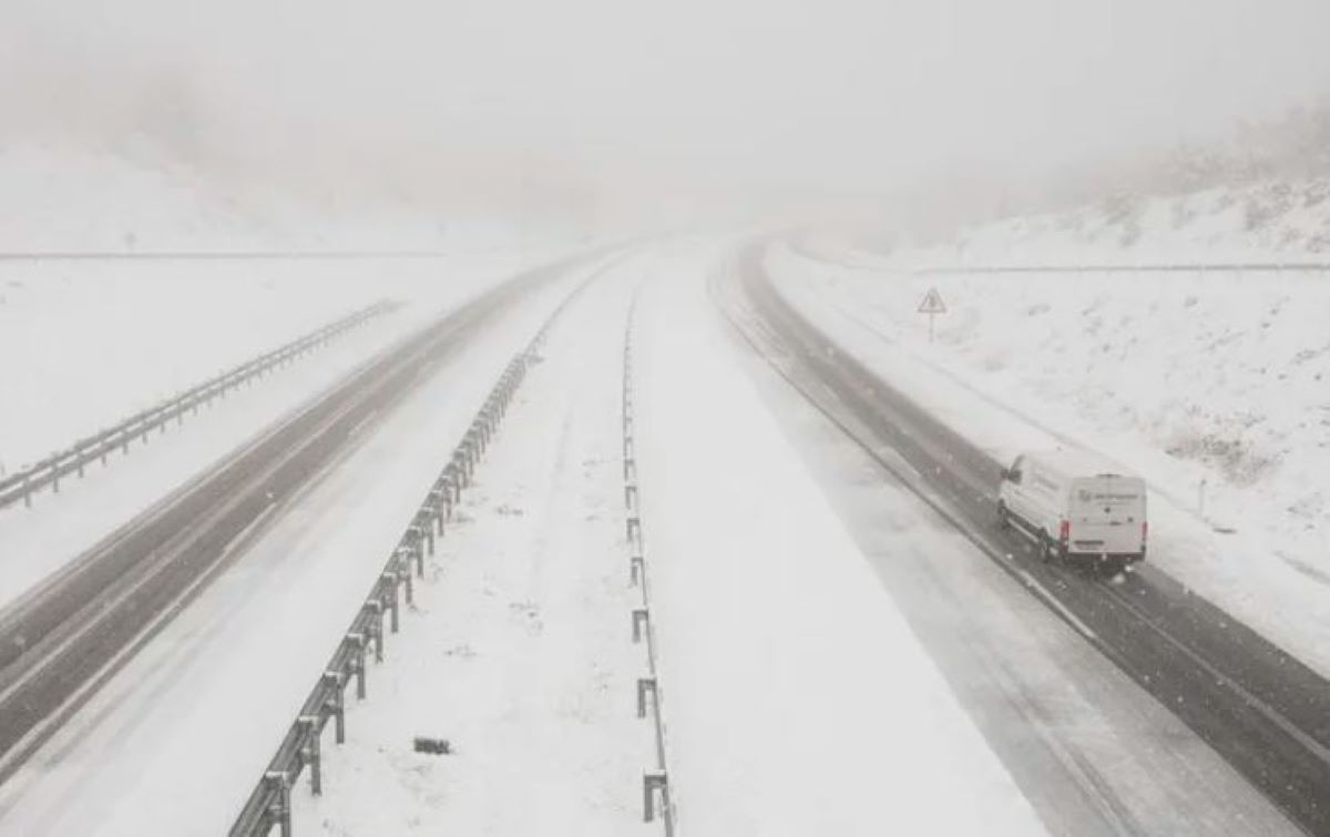 Cortada la A-52 en Zamora en dirección a Galicia por la nieve